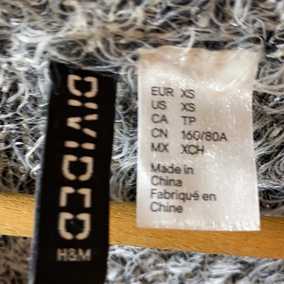 Grey and White Cardigan Sweater. - Picture 2 of 4